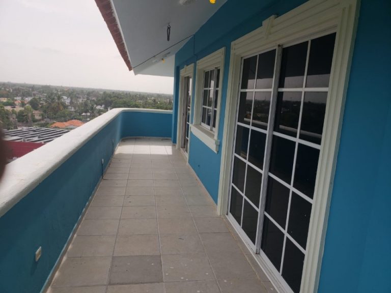 Boca Chica: Venta de espacioso penthouse a 5 minutos de la playa