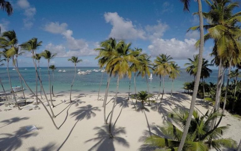 Playa Coral en Punta Cana: Proyecto de apartamentos en primera línea de playa