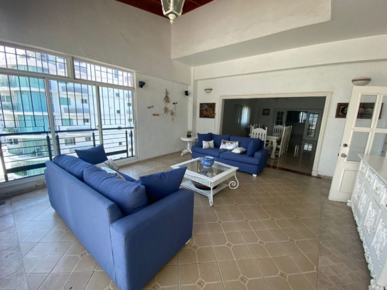 Piantini, Espacioso penthouse en venta, con vistas a las mejores calles de Santo Domingo