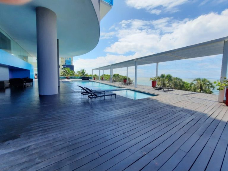 Malecon, venta de apartamento en exclusiva torre frente al mar