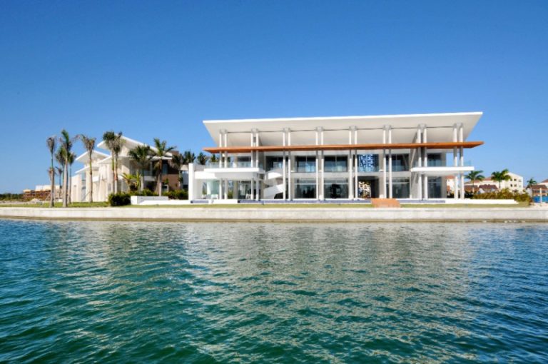 Cap Cana, espectacular villa a la venta, con imponente arquitectura moderna