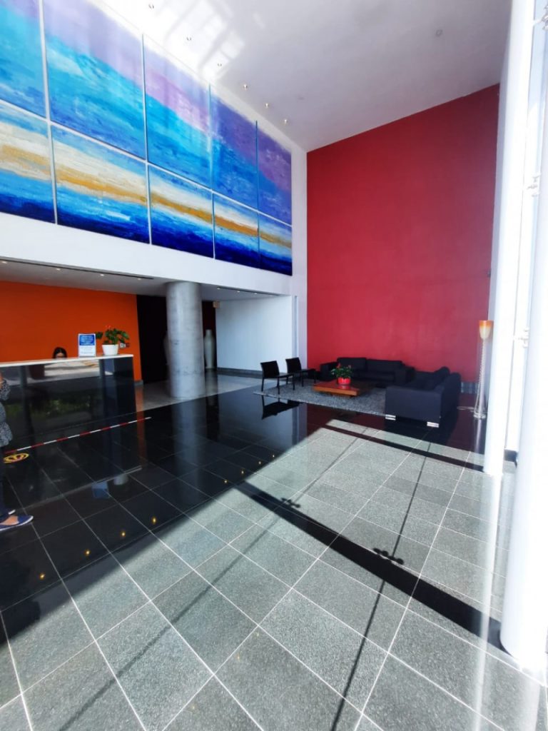 Malecon, venta de apartamento en exclusiva torre frente al mar