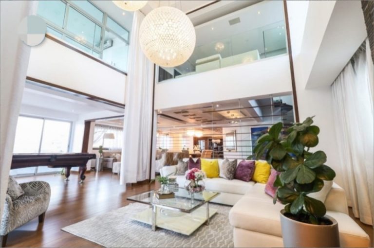 ¡Descubre el epítome del lujo en este espectacular Penthouse de 3 niveles en Paraíso! Con 750 m² y 3 parqueos, esta residencia exclusiva ofrece una experiencia de vida sin igual.