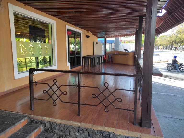 Ensanche Paraíso, local ideal para restaurantes en plaza con alto flujo de clientes en Ave. Winston Churchill
