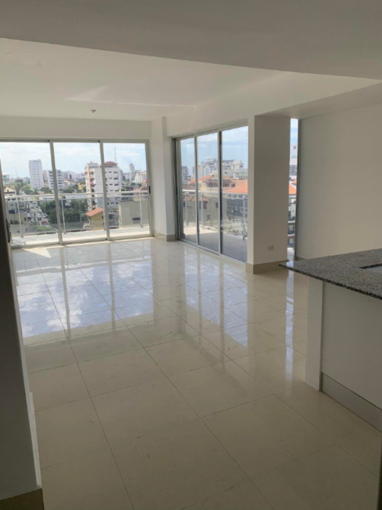 Vive en la exclusividad de Evaristo Morales: Apartamento de ensueño con amplias comodidades y excelente ubicación en Santo Domingo