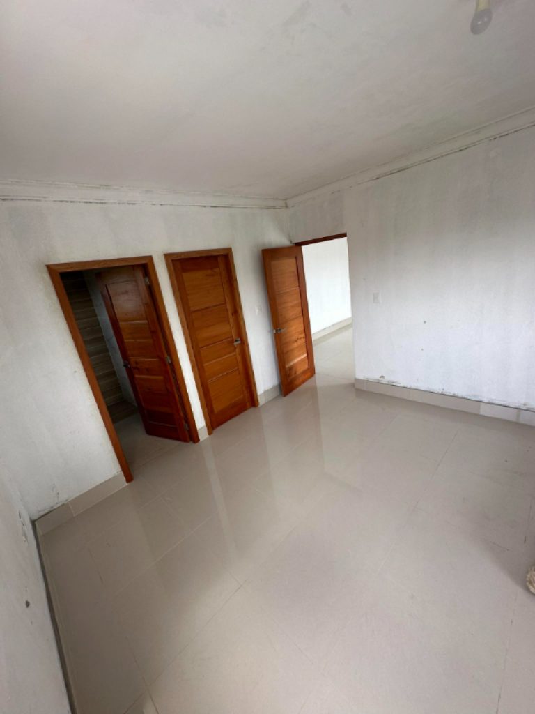 ¡Descubre tu hogar en Prado Oriental I con esta impresionante casa de 3 niveles y entrega en 2 meses!
