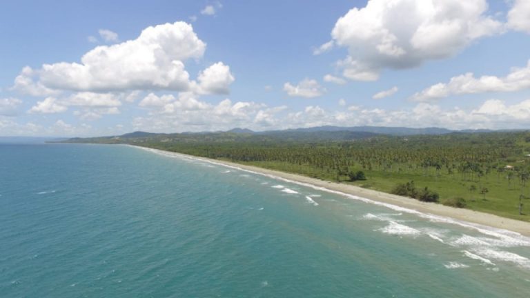 Terreno en venta en Gaspar Hernández: Un paraíso costero en el norte de la República Dominicana