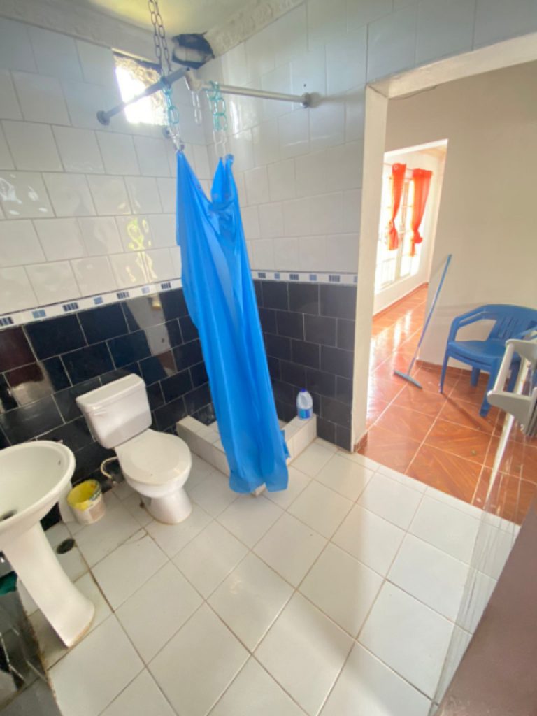 Casa en Venta en Residencial Cabamar, Juan Dolio: Un Refugio de Ensueño
