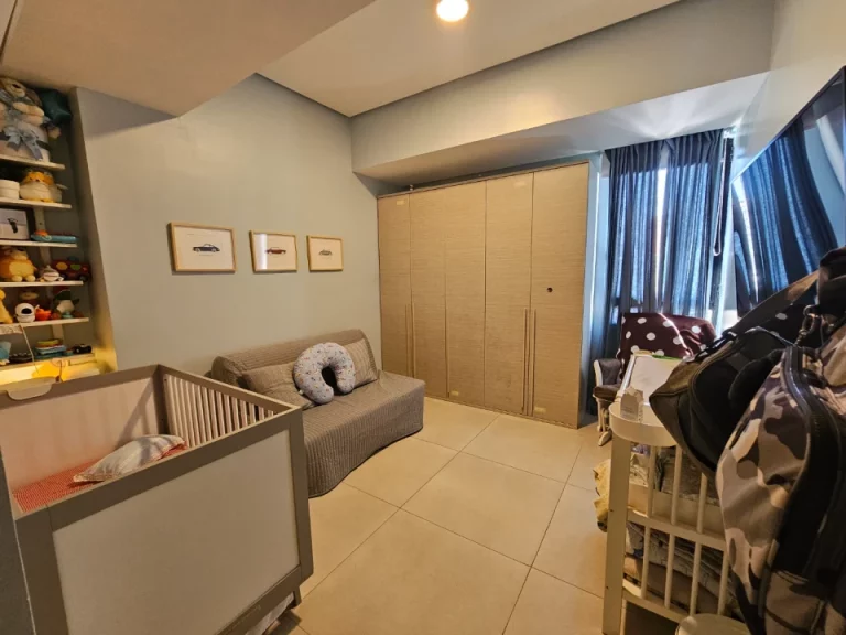 Ensanche Serrallés: Apartamento en Venta con Piscina, Estudio y 3 Parqueos