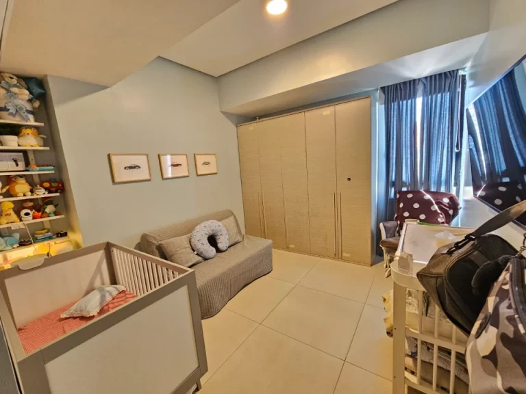 Ensanche Serrallés: Apartamento en Venta con Piscina, Estudio y 3 Parqueos