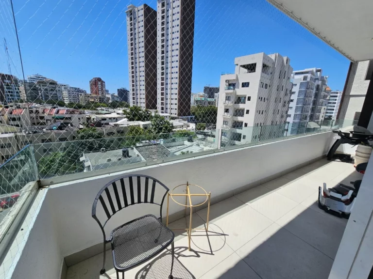 Ensanche Serrallés: Apartamento en Venta con Piscina, Estudio y 3 Parqueos