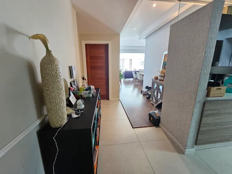 Ensanche Serrallés: Apartamento en Venta con Piscina, Estudio y 3 Parqueos