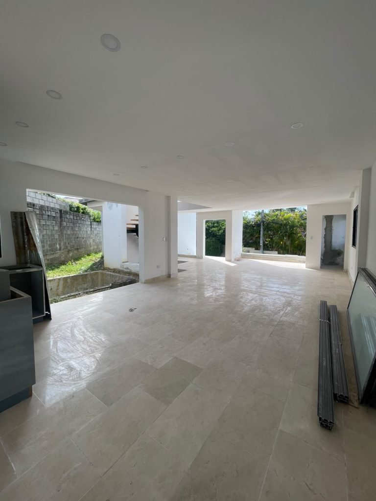 Casa nueva de lujo en fase final de terminación – Lista para estrenar