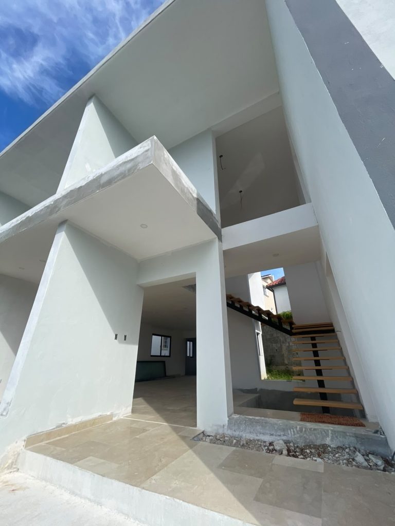 Casa nueva de lujo en fase final de terminación – Lista para estrenar