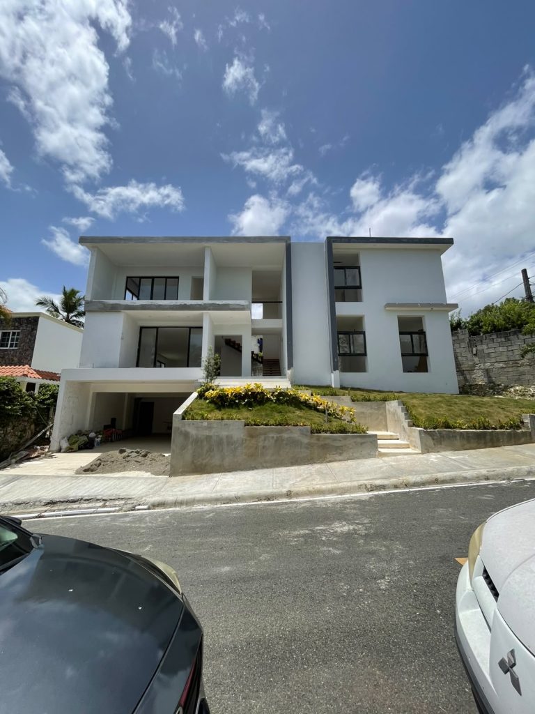Casa nueva de lujo en fase final de terminación – Lista para estrenar
