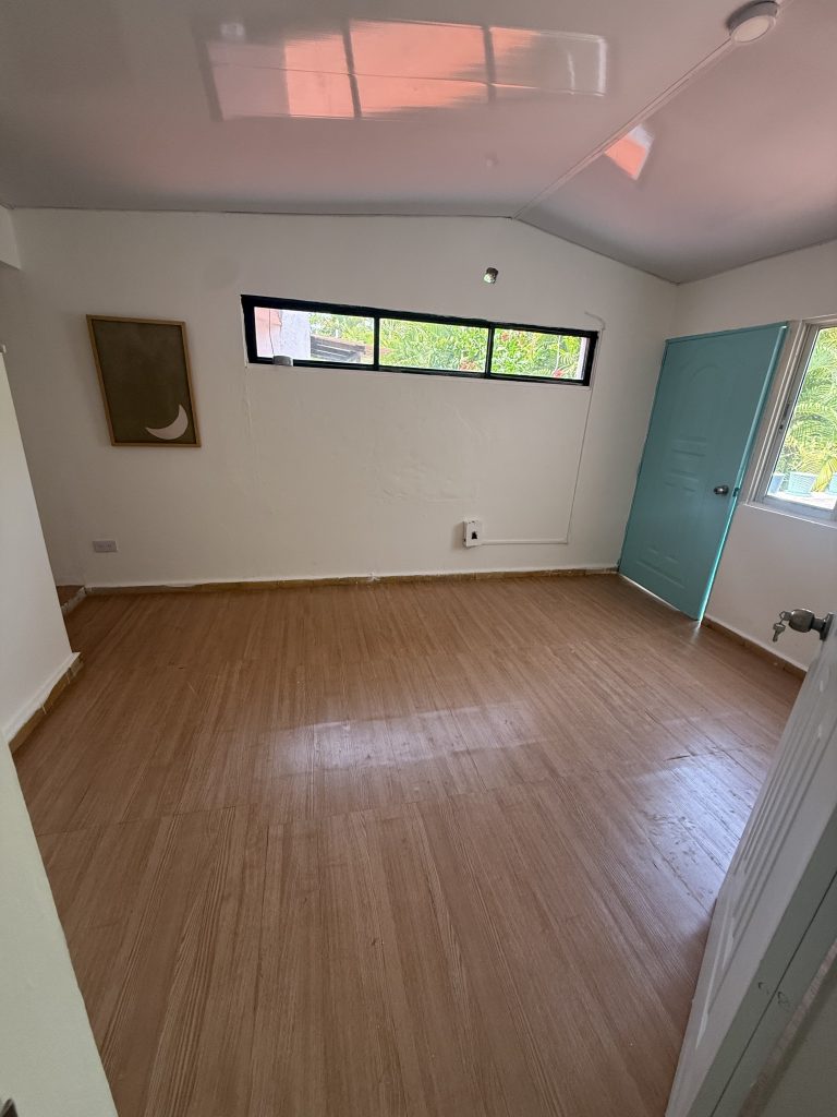 ¡Tu oasis en Juan Dolio! Hermosa Casa de 2 Niveles a Pasos del Mar