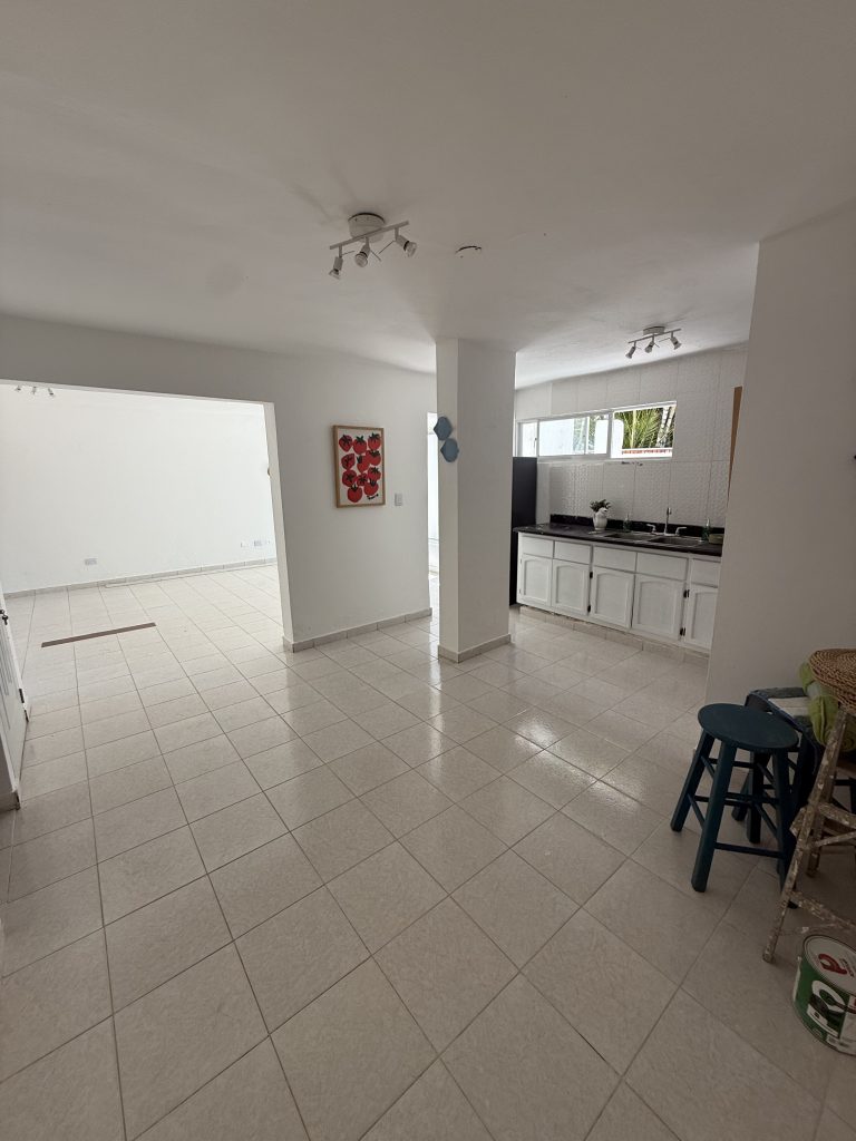 ¡Tu oasis en Juan Dolio! Hermosa Casa de 2 Niveles a Pasos del Mar