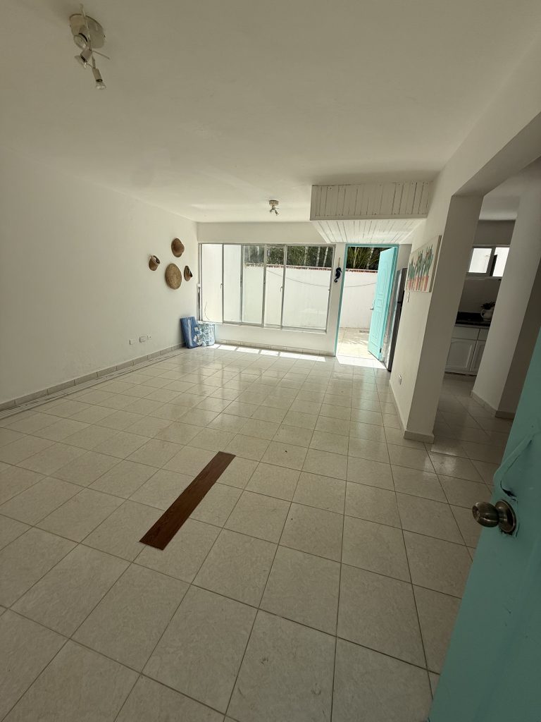 ¡Tu oasis en Juan Dolio! Hermosa Casa de 2 Niveles a Pasos del Mar