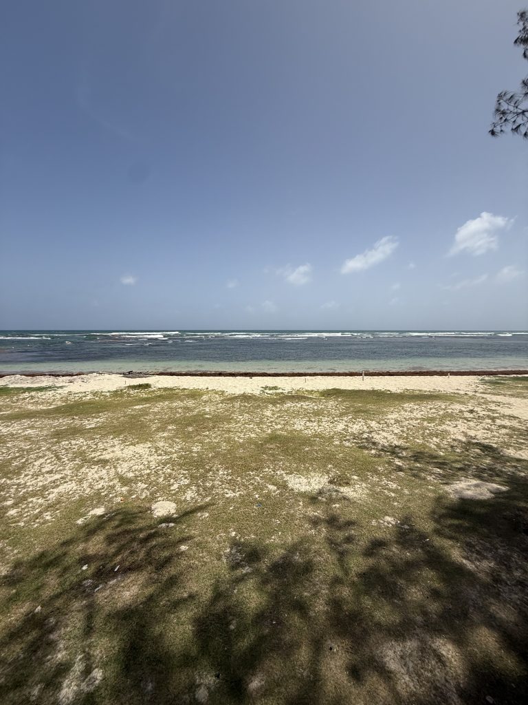 ¡Tu oasis en Juan Dolio! Hermosa Casa de 2 Niveles a Pasos del Mar