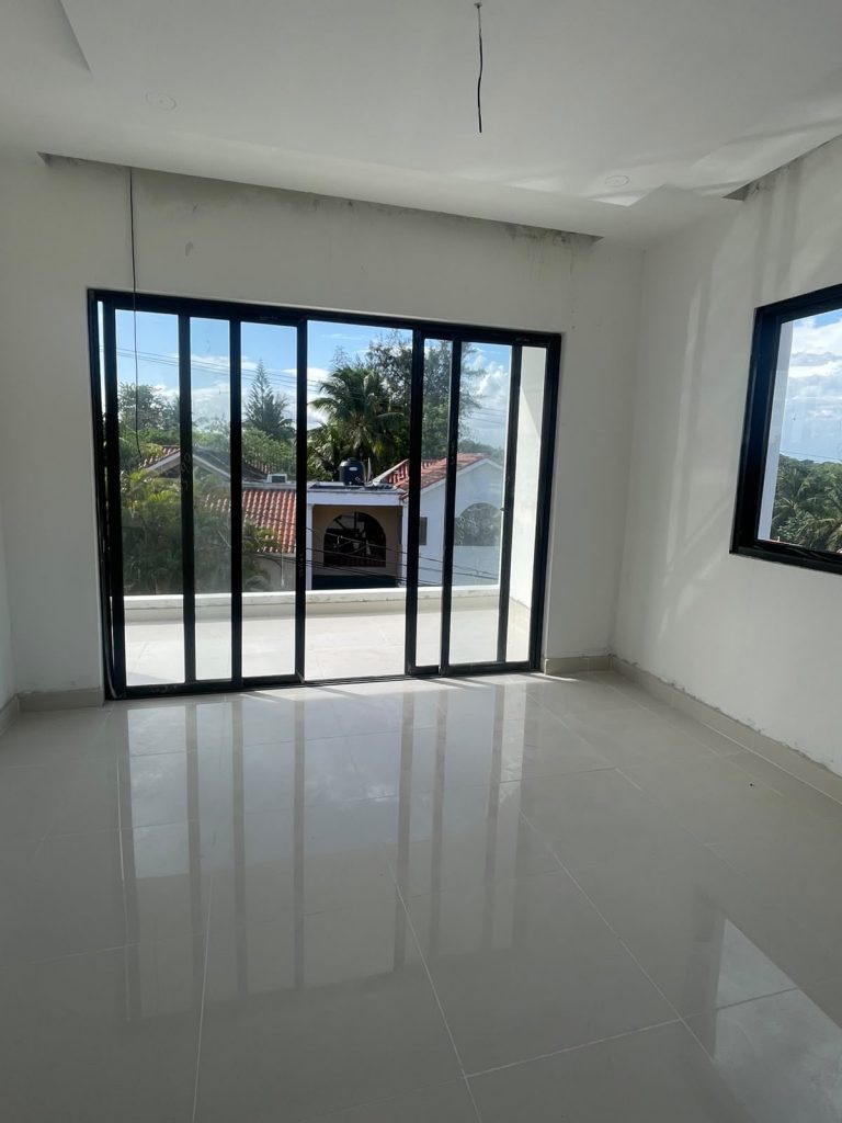 Casa nueva de lujo en fase final de terminación – Lista para estrenar