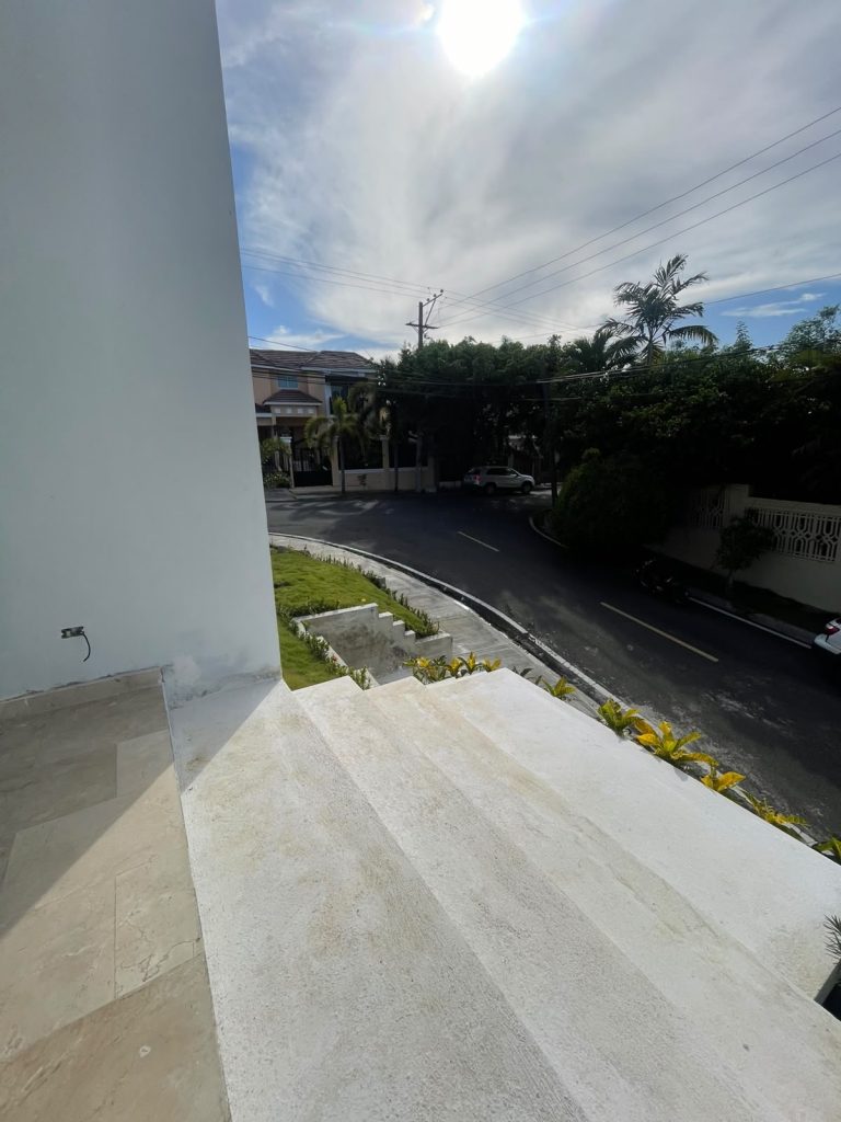 Casa nueva de lujo en fase final de terminación – Lista para estrenar