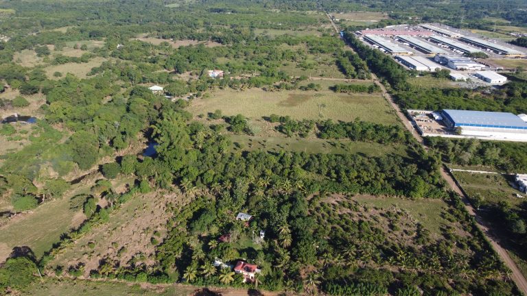 Terreno industrial en venta en KM 22 de la Autopista Duarte – 30,500 m² con acceso directo