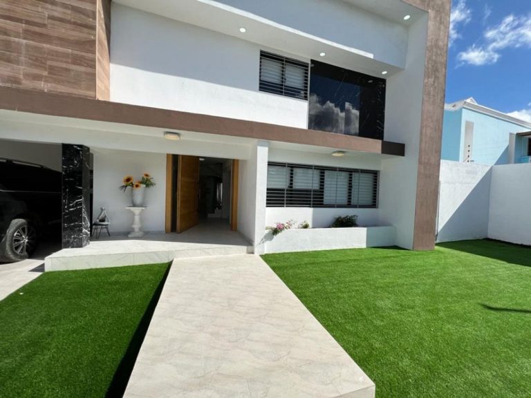 Casa en venta en Arroyo Hondo III, Santo Domingo – 578.99 m² con piscina y jardín