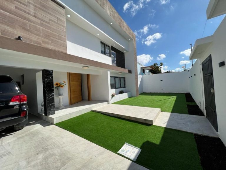 Casa en venta en Arroyo Hondo III, Santo Domingo – 578.99 m² con piscina y jardín