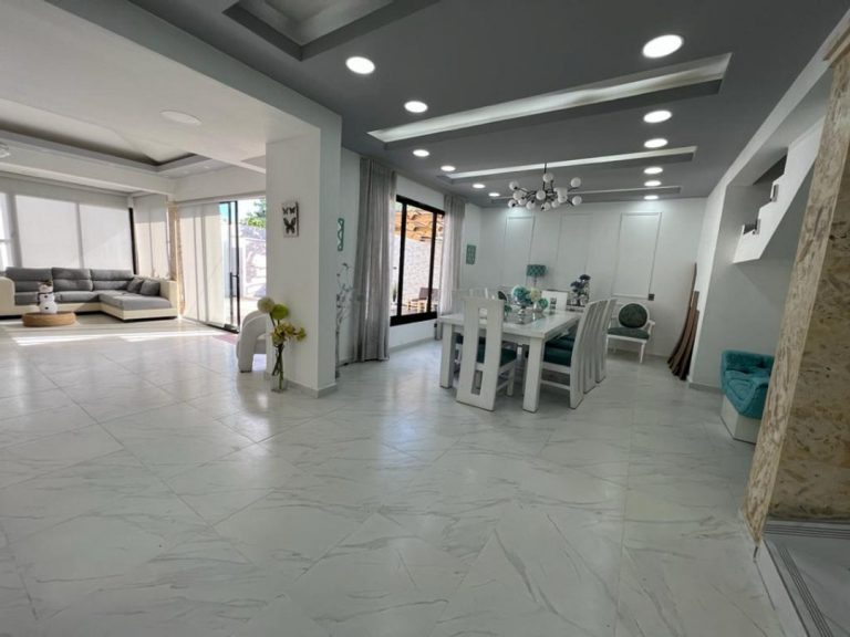 Casa en venta en Arroyo Hondo III, Santo Domingo – 578.99 m² con piscina y jardín