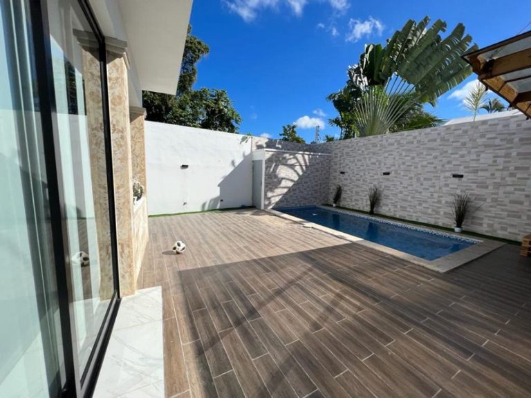 Casa en venta en Arroyo Hondo III, Santo Domingo – 578.99 m² con piscina y jardín