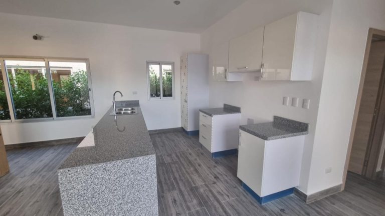 Casa en Venta en Downtown Punta Cana con Piscina y Jacuzzi Privado