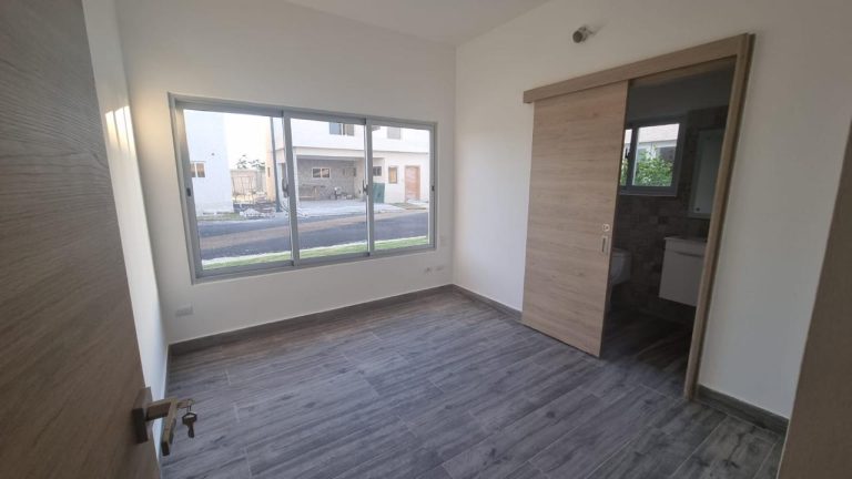 Casa en Venta en Downtown Punta Cana con Piscina y Jacuzzi Privado