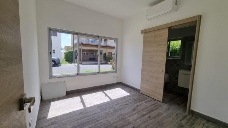 Casa en Venta en Downtown Punta Cana con Piscina y Jacuzzi Privado