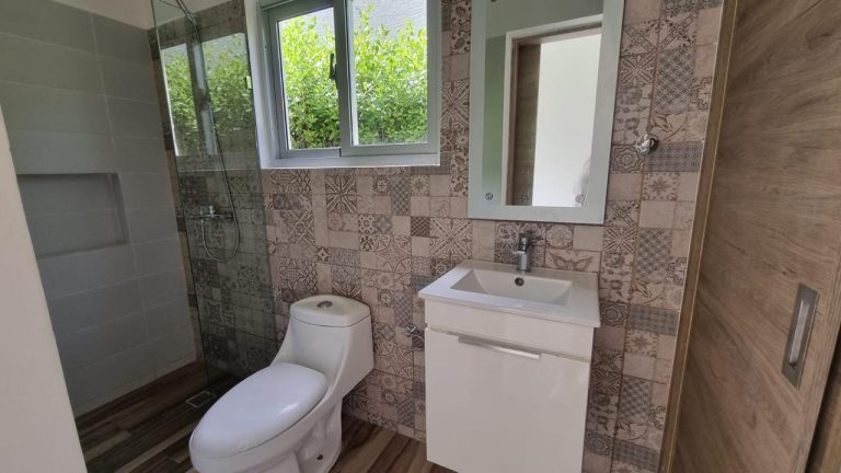 Casa en Venta en Downtown Punta Cana con Piscina y Jacuzzi Privado