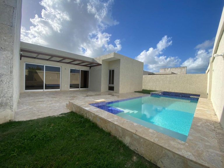 Casa en Venta en Downtown Punta Cana con Piscina y Jacuzzi Privado