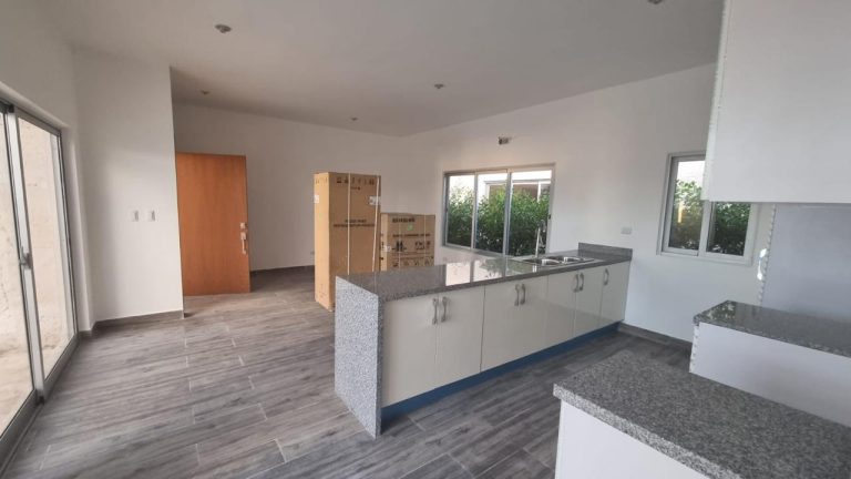 Casa en Venta en Downtown Punta Cana con Piscina y Jacuzzi Privado